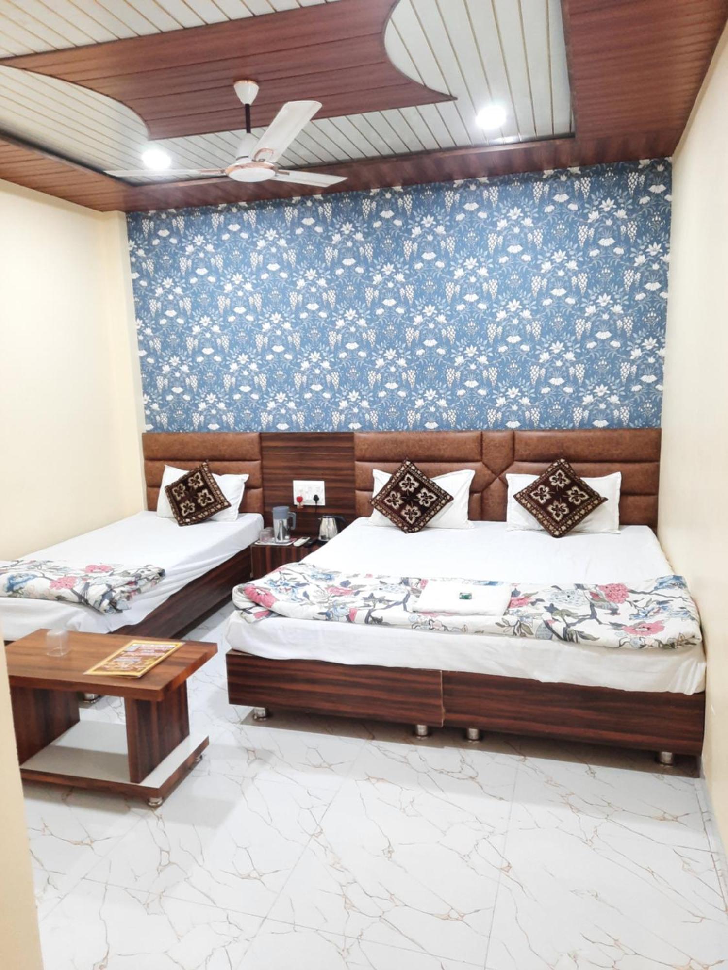 Hotel Ganga Sagar Ujjain Esterno foto