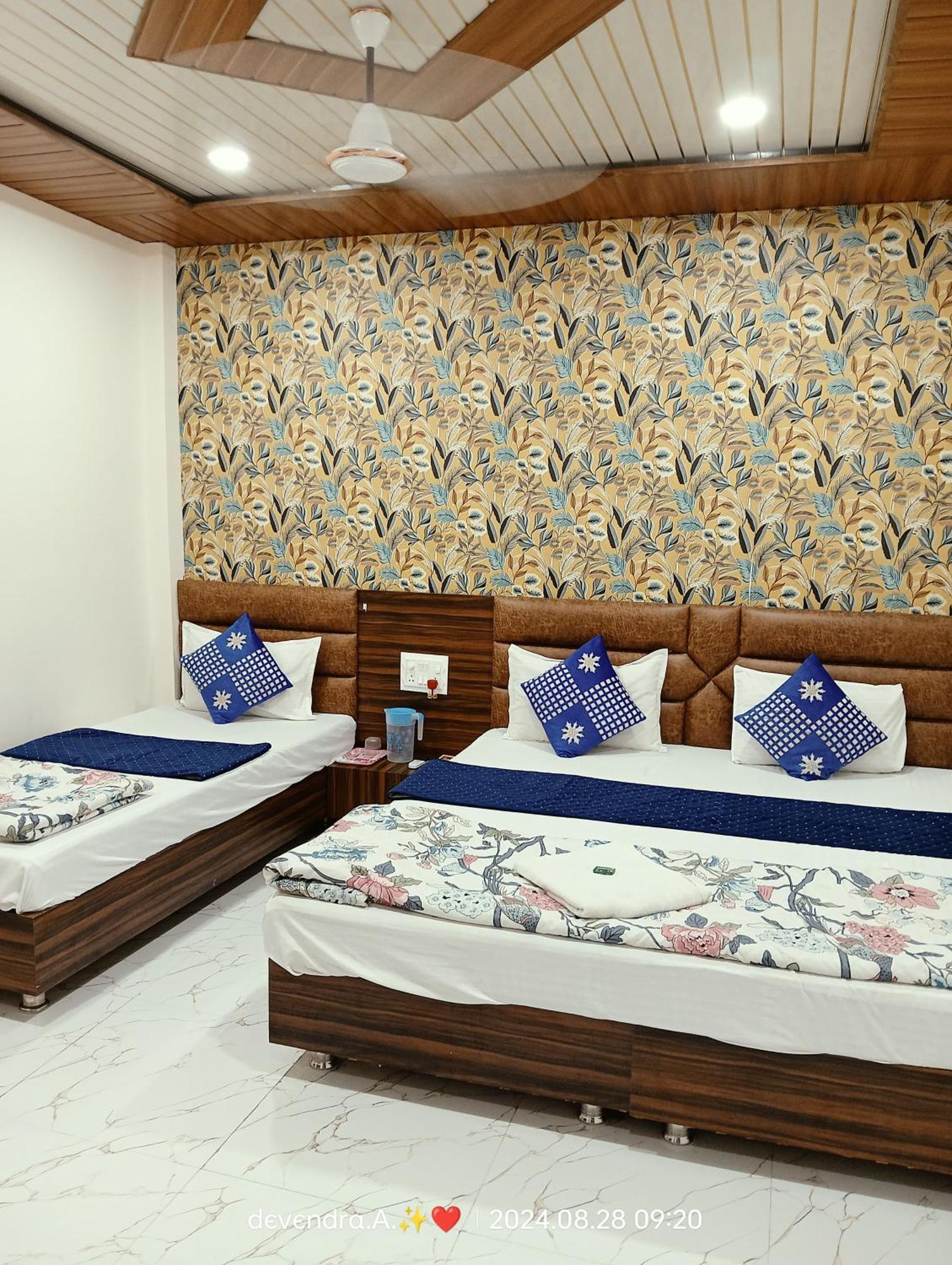 Hotel Ganga Sagar Ujjain Esterno foto